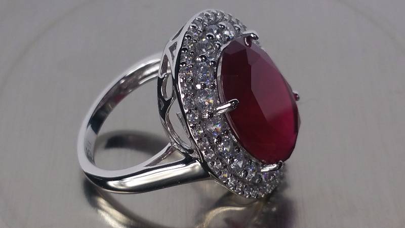 lot 23 image: Ruby Ring