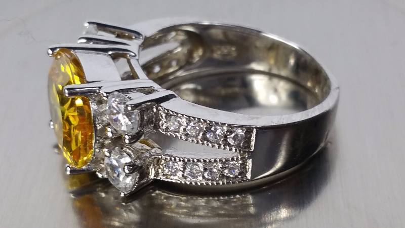 lot 25 image: Citrine Ring