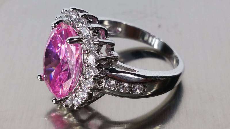 lot 27 image: Pink Sapphire Ring