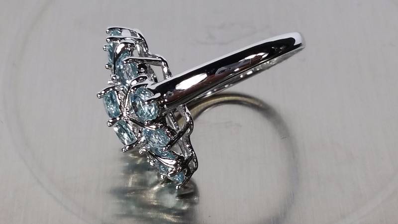 lot 28 image: Blue Topaz Ring