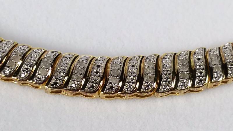 lot 38 image: Diamond Necklace