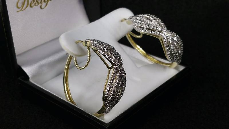 lot 40 image: Diamond Earrings