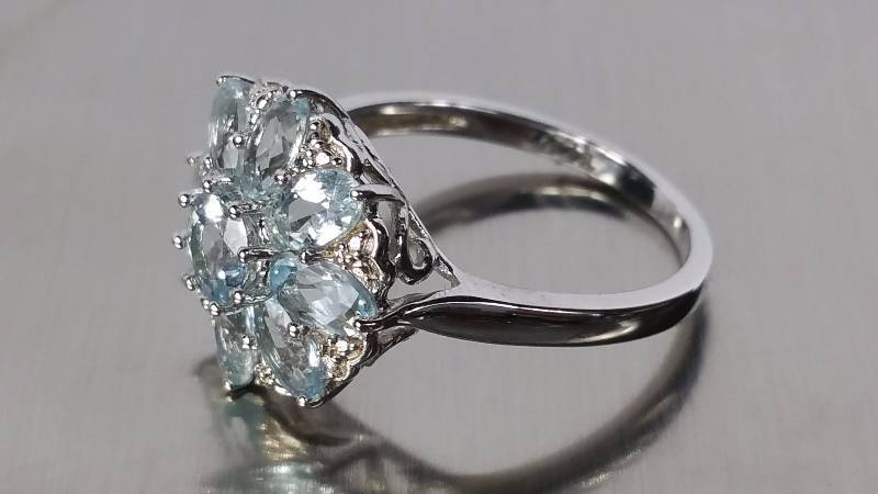 lot 45 image: Aquamarine Ring