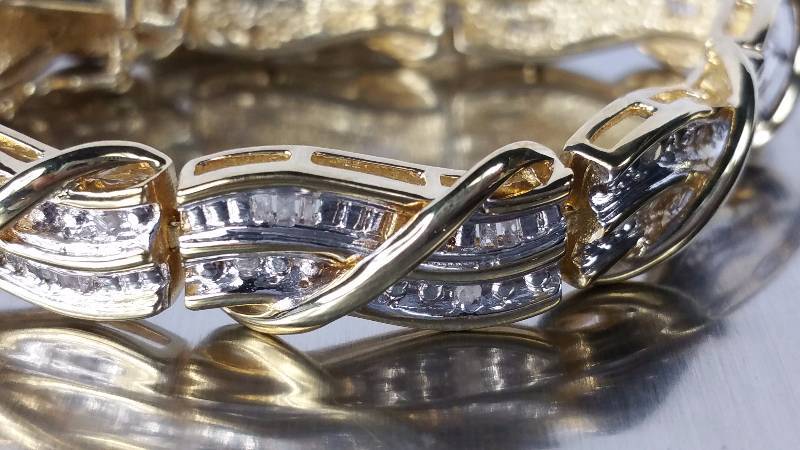 lot 50 image: Diamond Bracelet