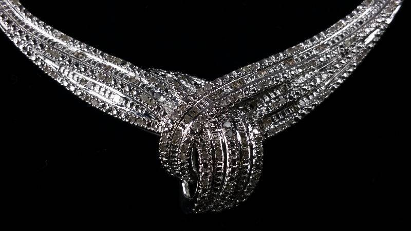 lot 51 image: Diamond Necklace