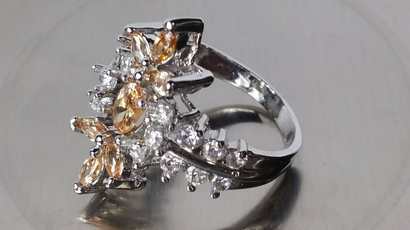 lot 53 image: Morganite Ring