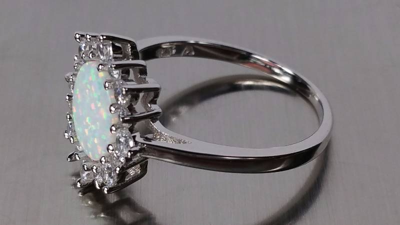 lot 55 image: Opal Ring