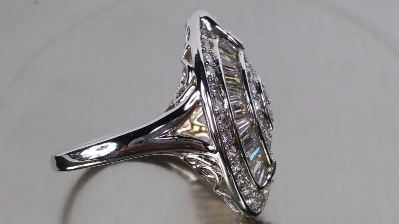 lot 61 image: White Topaz Ring