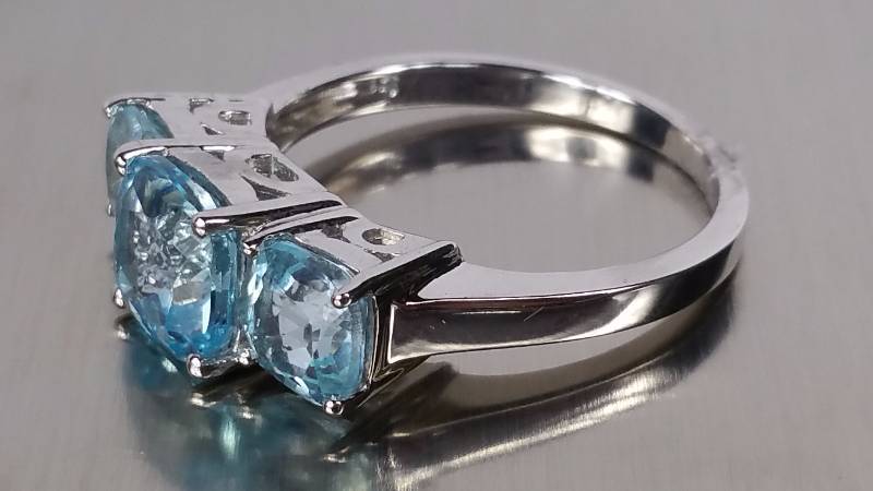 lot 64 image: Blue Topz Ring
