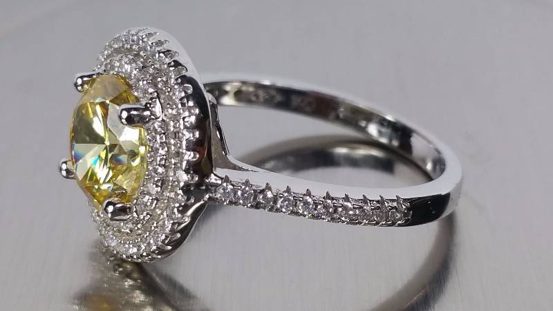 lot 70 image: Canary Yellow Sapphire Ring
