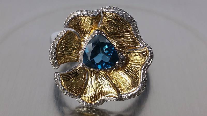 lot 73 image: Blue Topaz Ring
