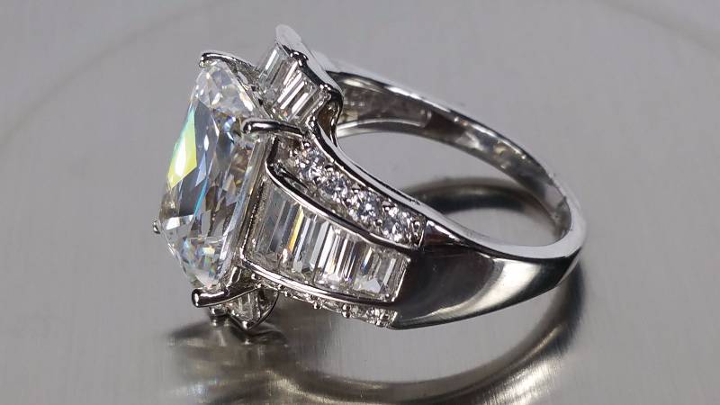 lot 75 image: White Sapphire Ring