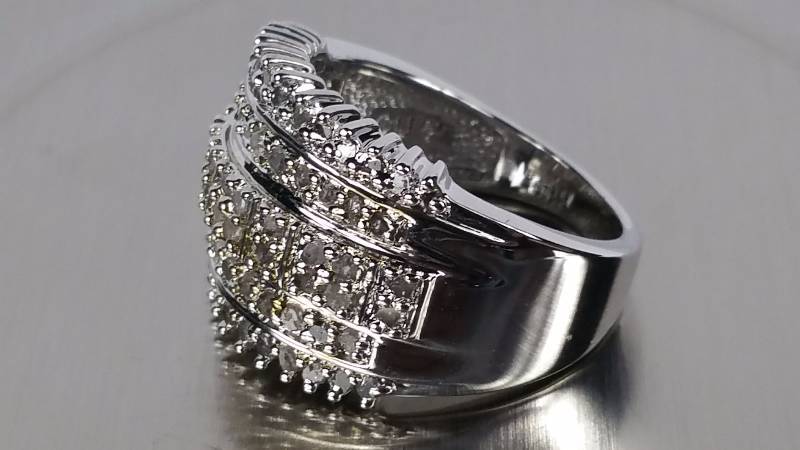 lot 80 image: Diamond Ring