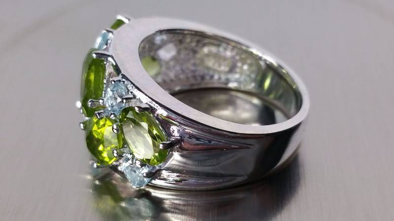 lot 81 image: Peridot Ring