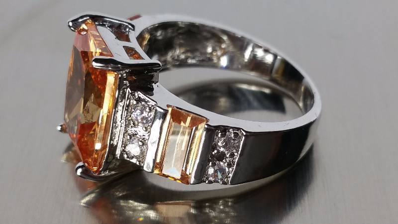 lot 86 image: Morganite Ring