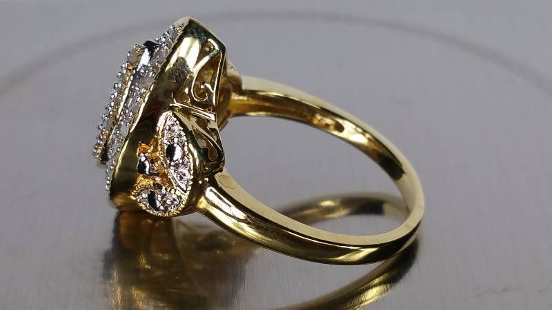 lot 88 image: Diamond Ring