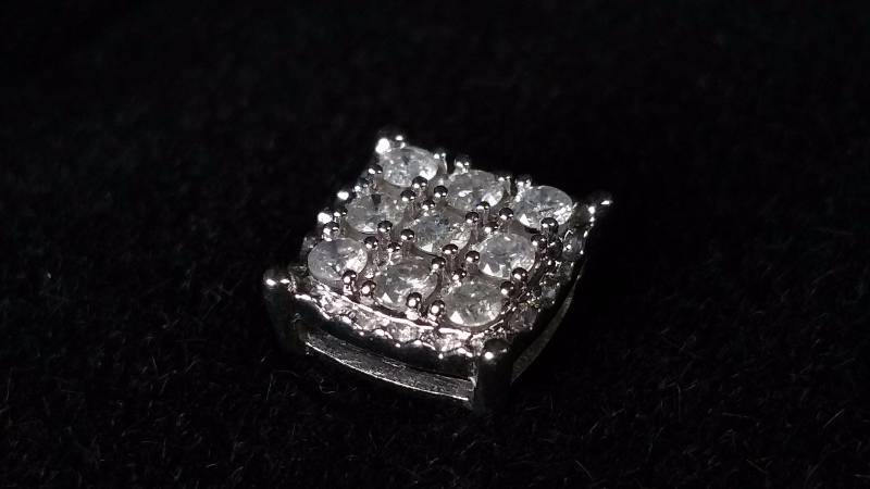lot 89 image: Diamond Earrings