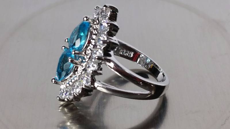 lot 96 image: Blue Topaz Ring