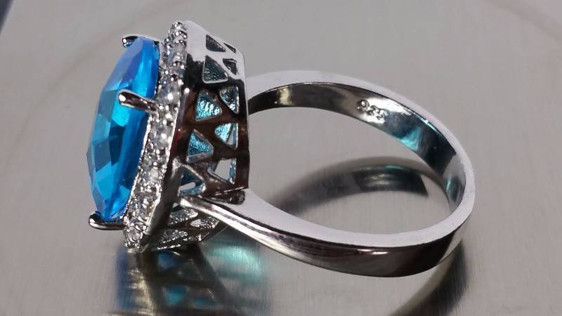 lot 97 image: Blue Topaz Ring
