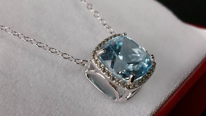 lot 98 image: Blue Topaz Necklace