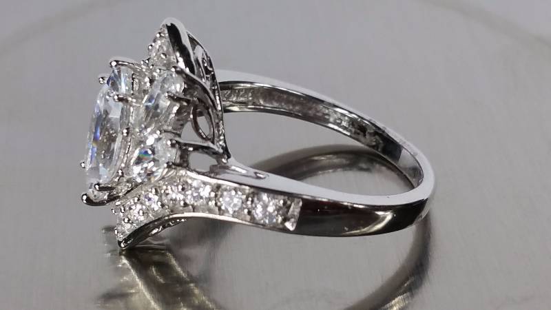 lot 99 image: White Sapphire Ring