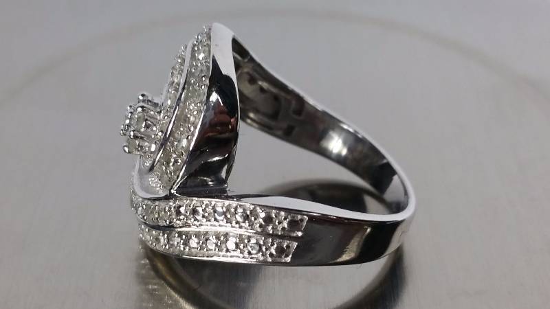 lot 102 image: Diamond Ring