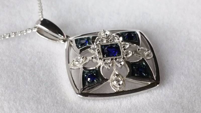 lot 107 image: Sapphire Necklace