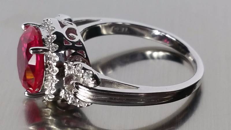 lot 108 image: Ruby Ring