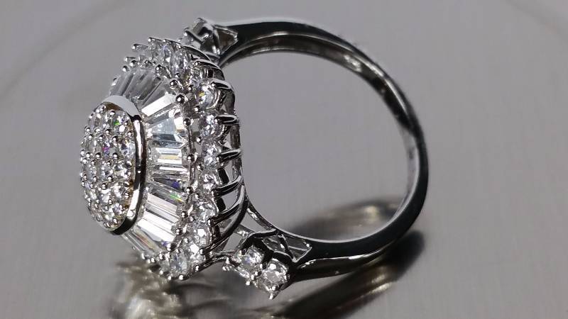 lot 110 image: White Topaz Ring