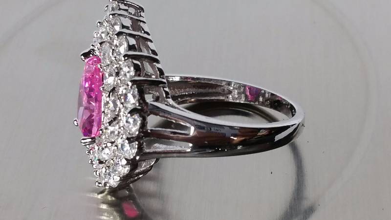 lot 116 image: Ruby Pink Sapphire Ring