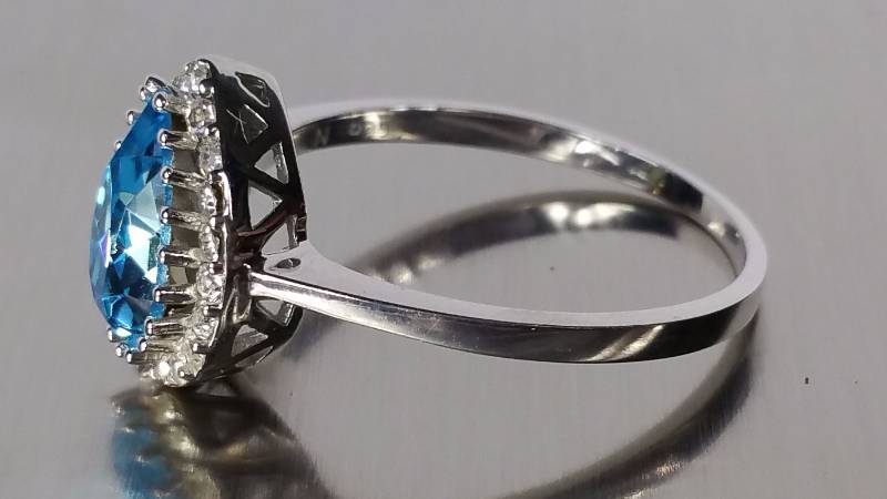 lot 119 image: Blue Topaz Ring