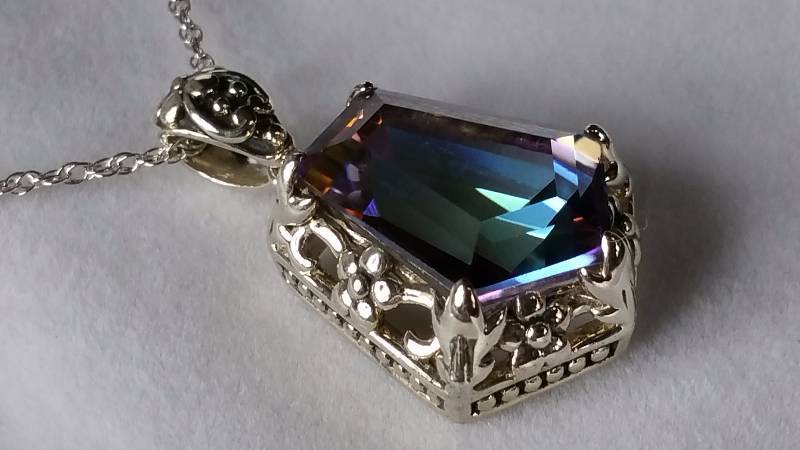 lot 120 image: Mystic Sapphire Necklace