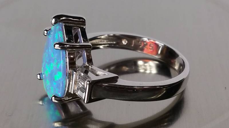 lot 123 image: Blue Opal Ring
