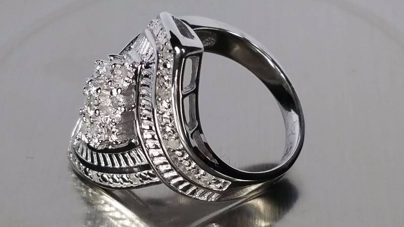 lot 125 image: Diamond Ring
