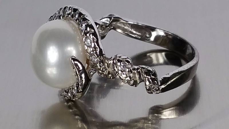 lot 132 image: Pearl Ring