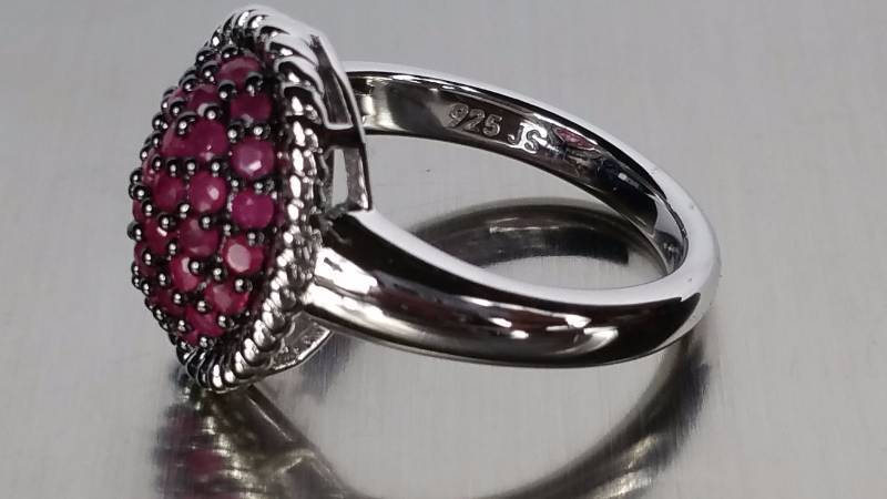 lot 135 image: Ruby Ring