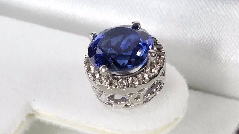 lot 142 image: Sapphire Earrings