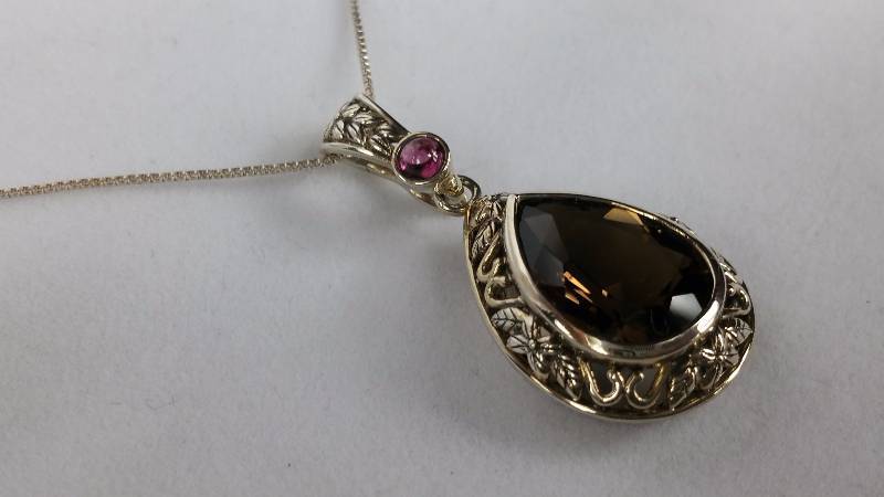 lot 143 image: Smoky Topaz Necklace