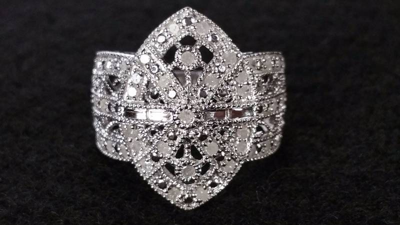 lot 144 image: Diamond Ring
