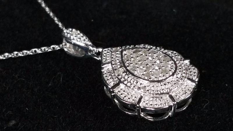 lot 145 image: Diamond Necklace