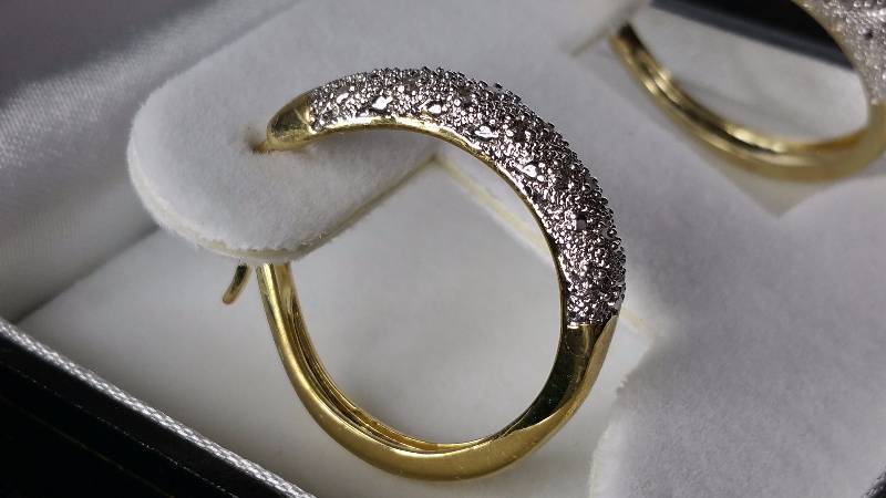 lot 146 image: Diamond Earrings