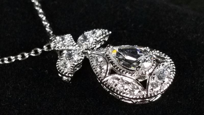lot 148 image: White Sapphire Necklace