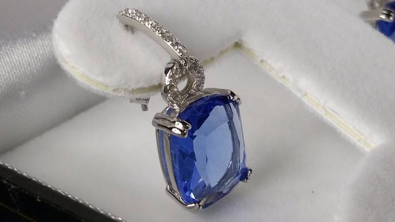 lot 157 image: Tanzanite Earrings