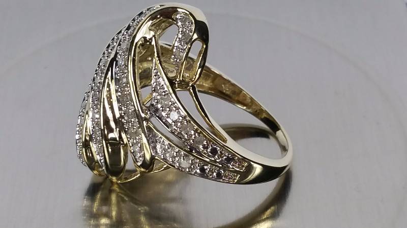 lot 158 image: Diamond Ring