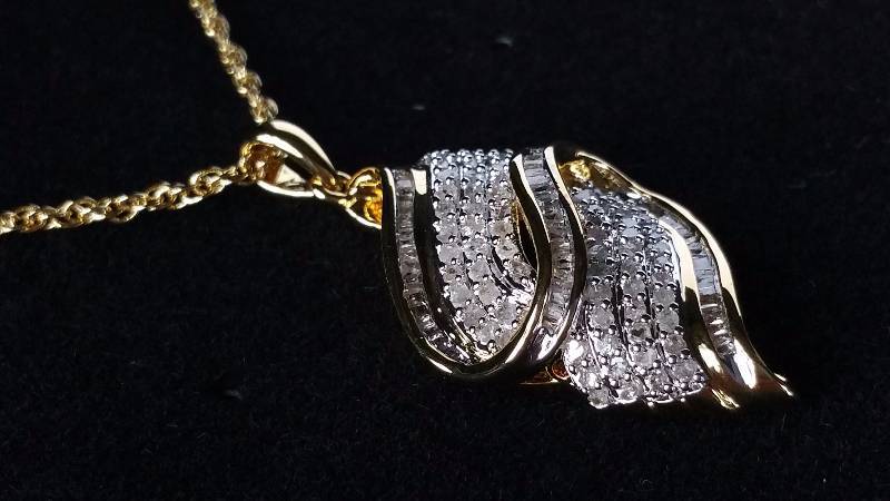 lot 159 image: Diamond Necklace