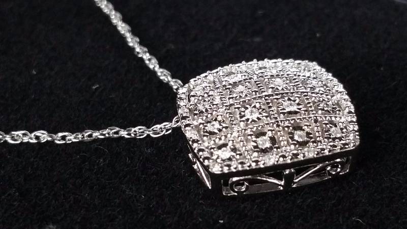 lot 170 image: Diamond Necklace