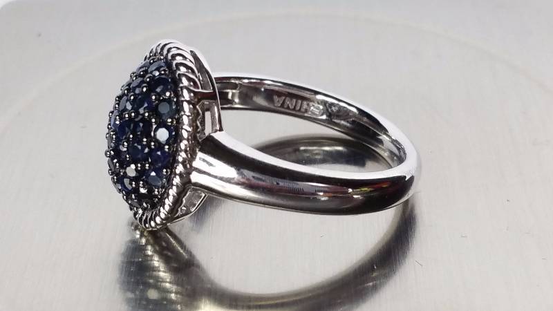 lot 171 image: Sapphire Ring