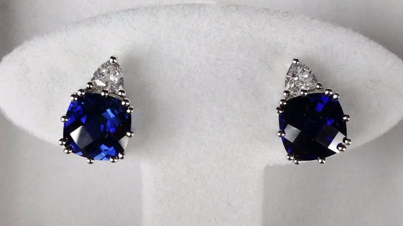 lot 173 image: Sapphire Earrings