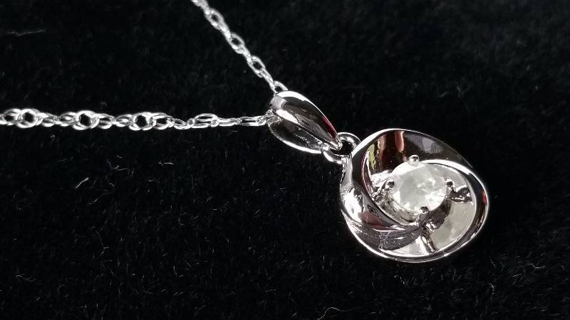 lot 181 image: Diamond Flower Necklace