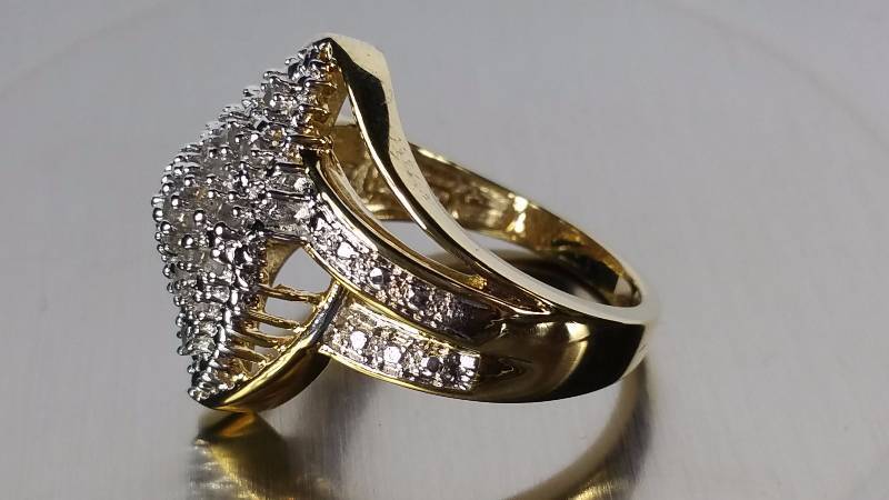 lot 182 image: Diamond Ring